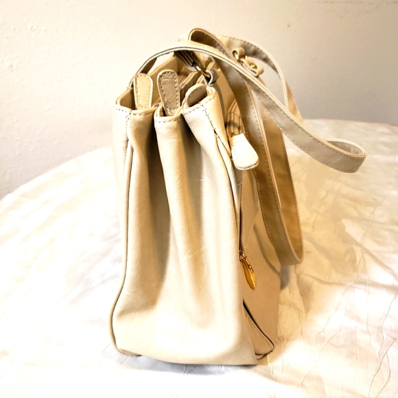 Collection leather shoulder bag - Picture 3 of 11